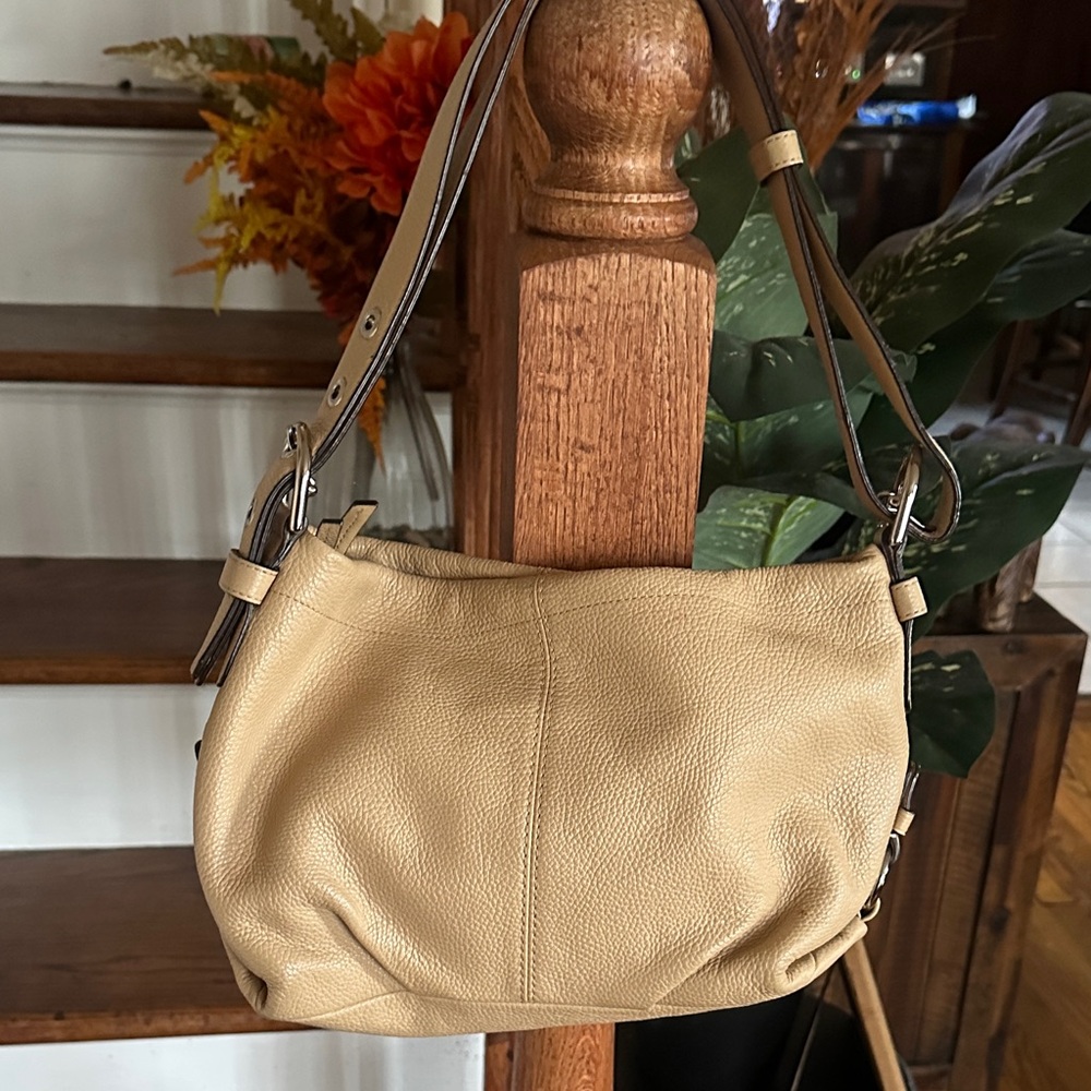 Elegant Tan Leather Shoulder Bag